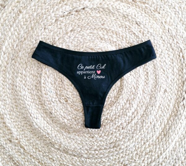 Tanga Ce petit cul appartient à